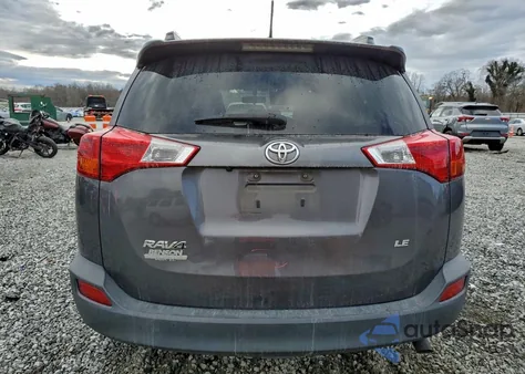 2015 Toyota Rav4 Le z USA, uszkodzony, nr VIN JTMZFREV4FJ050126